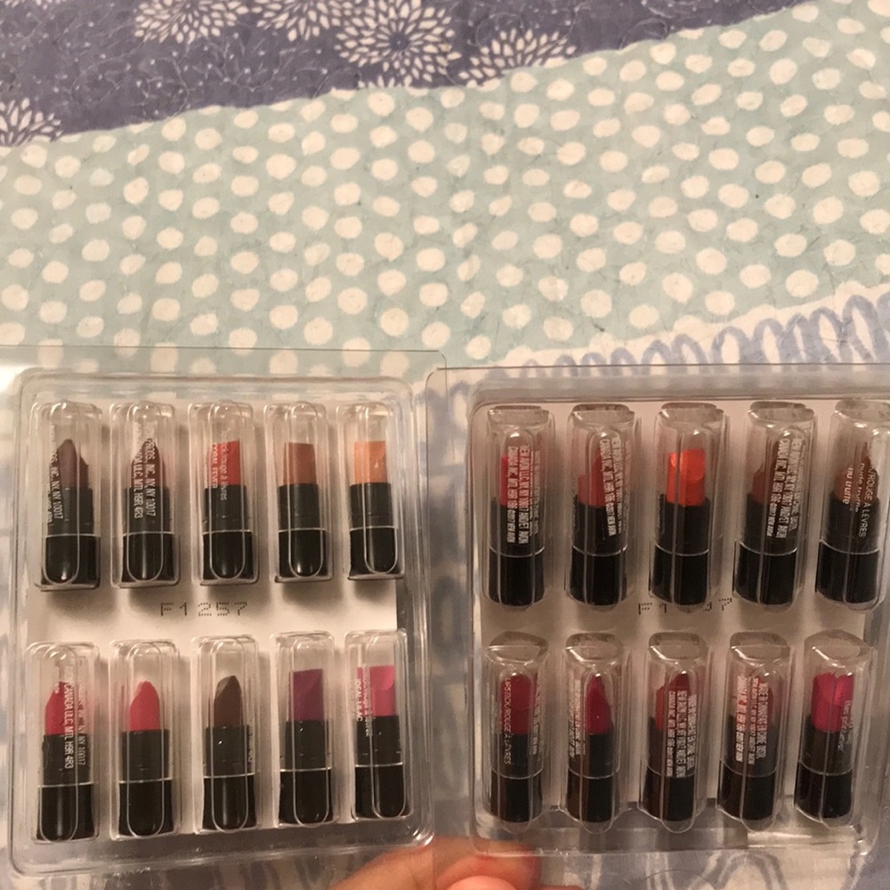 20 lipstick samples